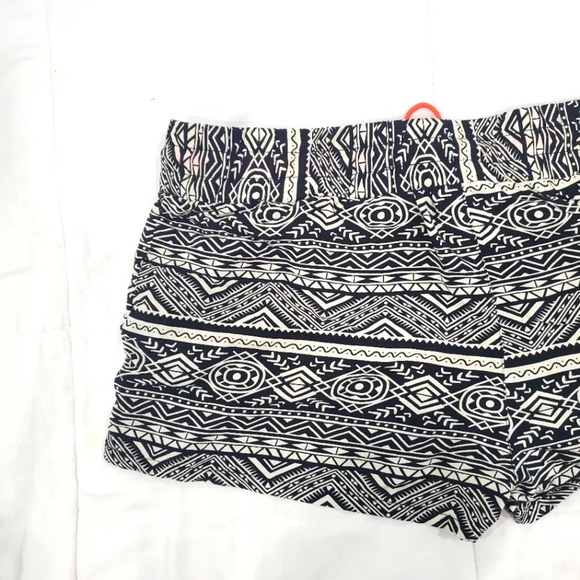 Tribal Print Drawstring Waistband Short Shorts Sz XL - Picture 4 of 5
